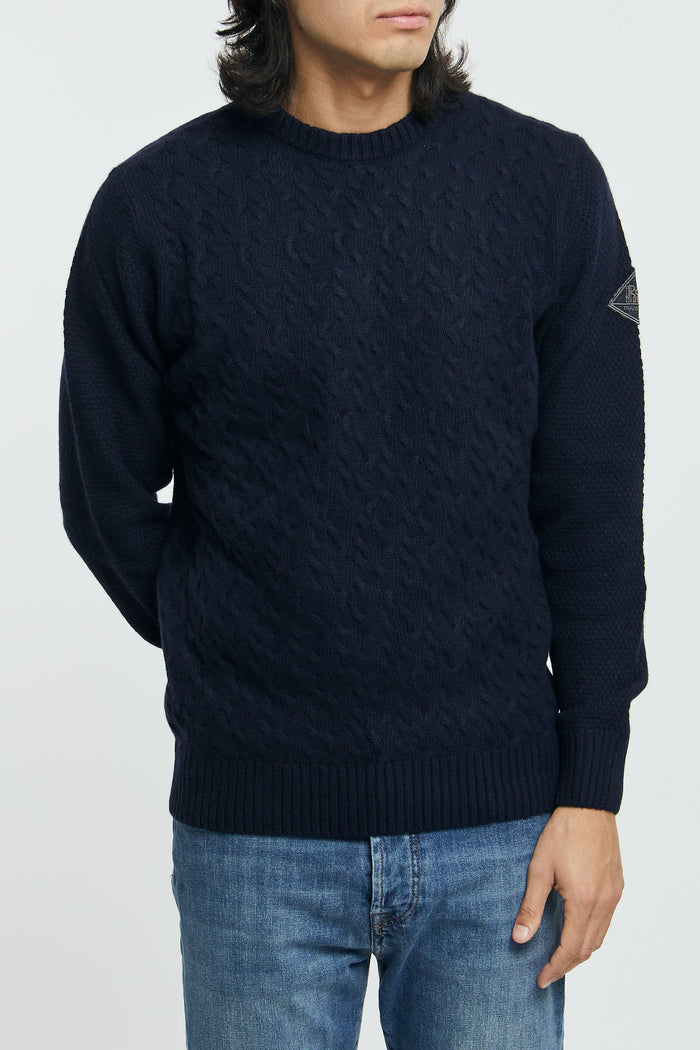 Maglia girocollo a treccia