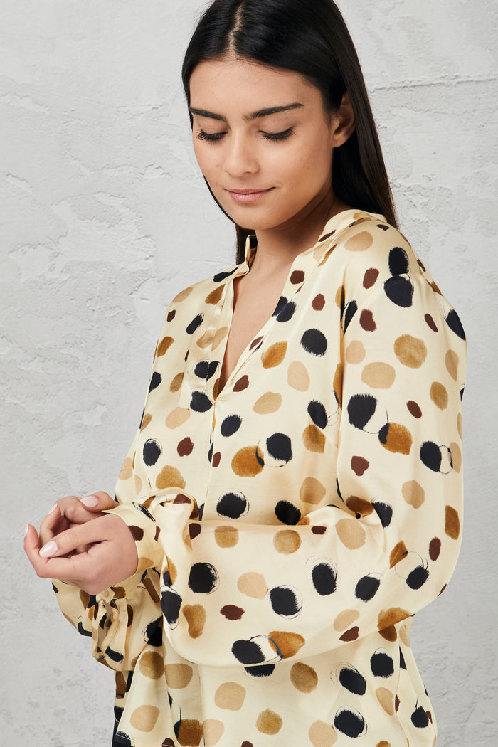 Blouse with wide sleeves and polka dot print