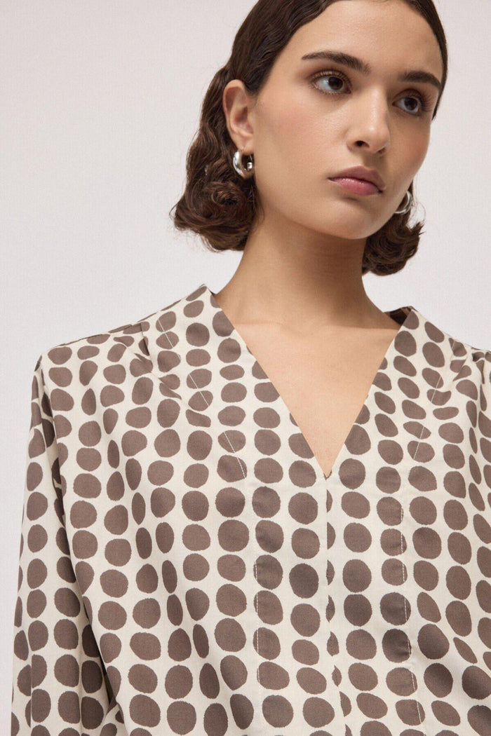 Blusa con scollo a V-2