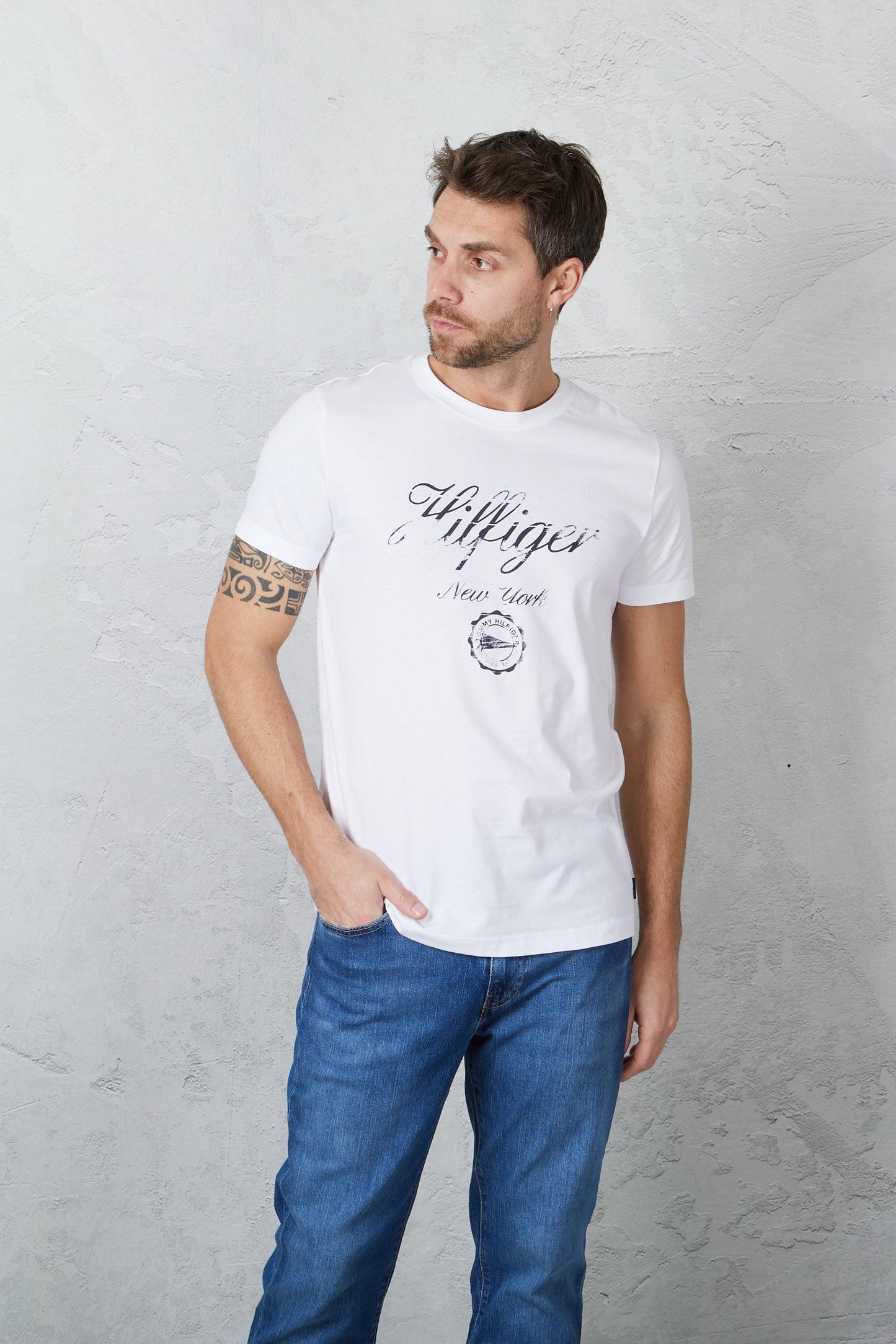 TOMMY HILFIGER T-shirt