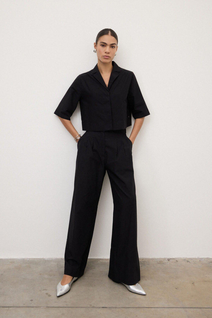 Pantalone ampio con pince
