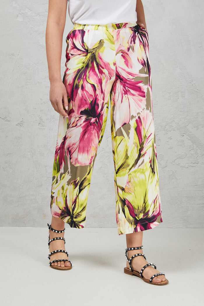 Cropped trousers with maxi flower print-2