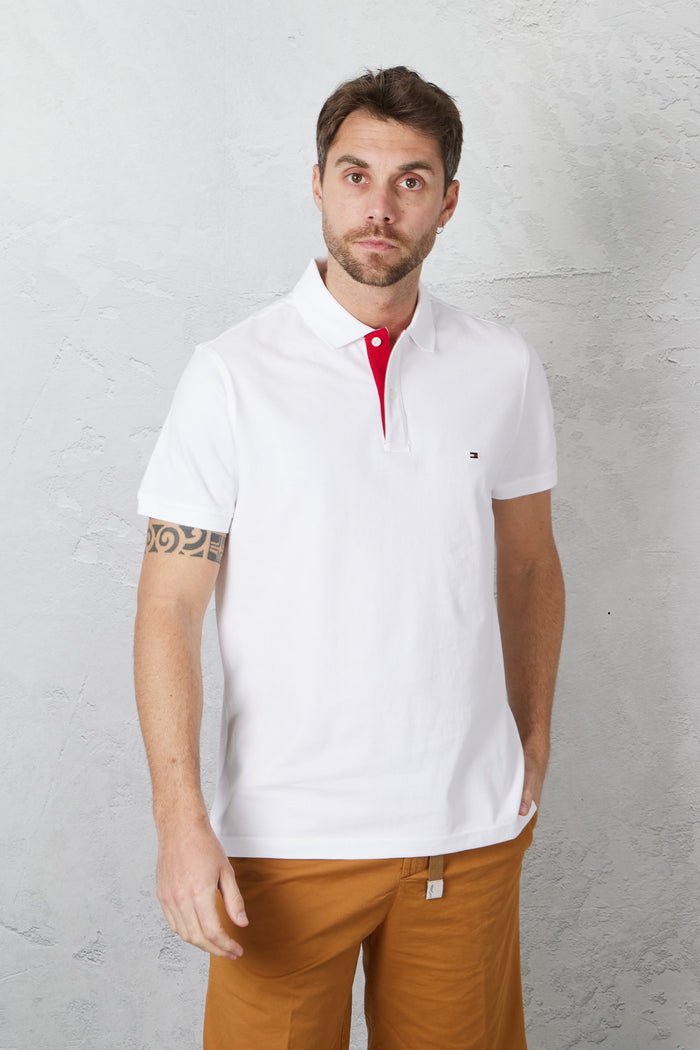 Polo shirt with contrasting closure